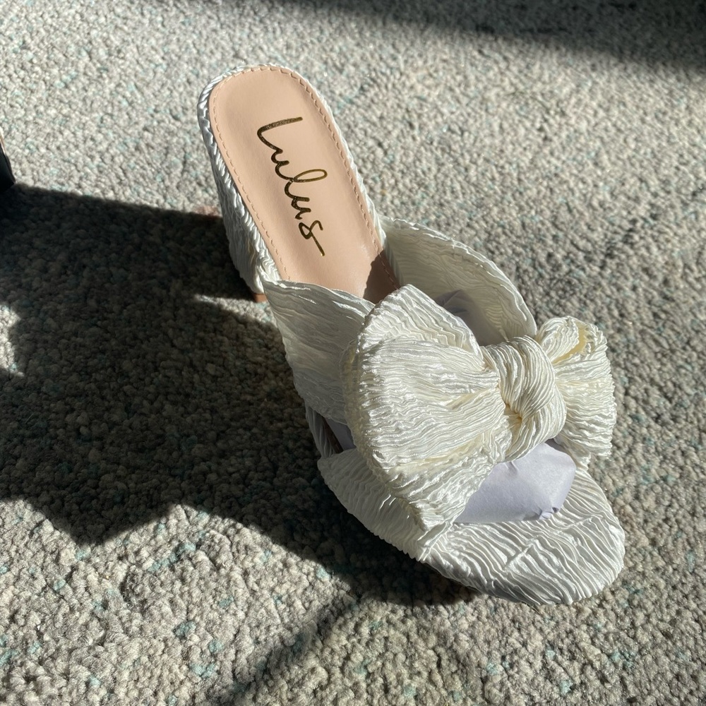 Lulus Dorothea White Bow Heel